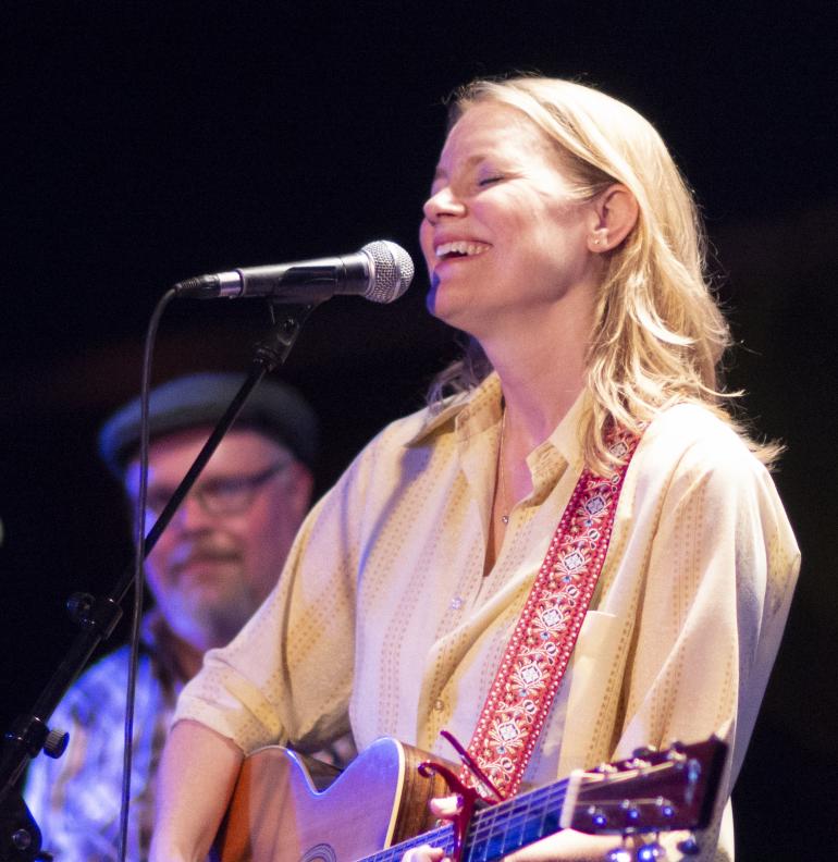 Kelly Willis with guitarist Geoff Queen the Rams Head Tavern, Annapolis ...