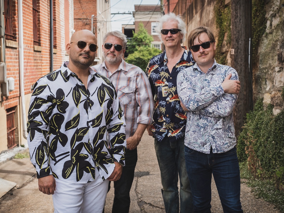 Frank Solivan And Dirty Kitchen Hold On No Depression   Band Alley Shot Web 