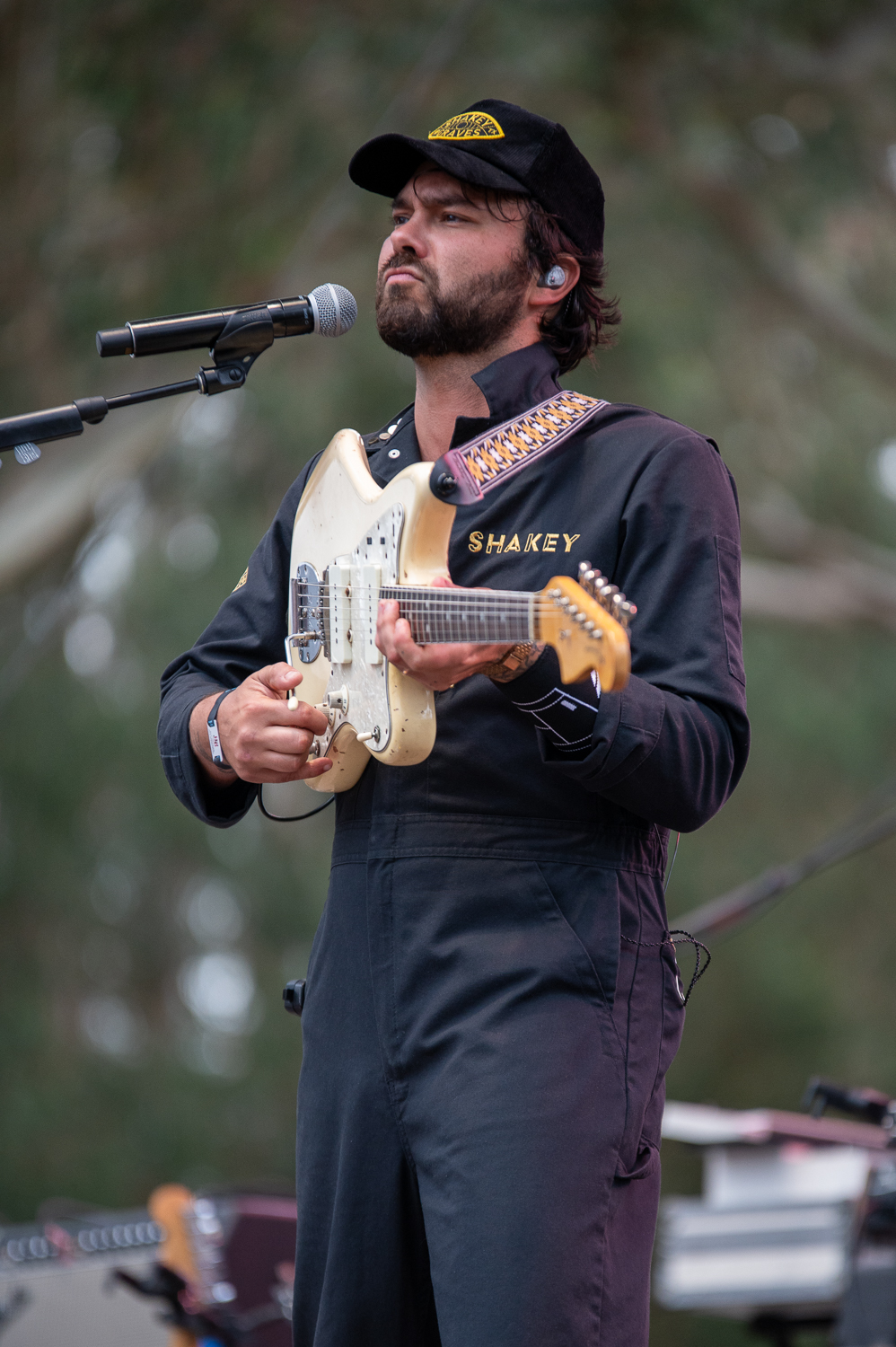 https://www.nodepression.com/wp-content/uploads/2023/10/Holly-Horn-Shakey-Graves-2.jpg